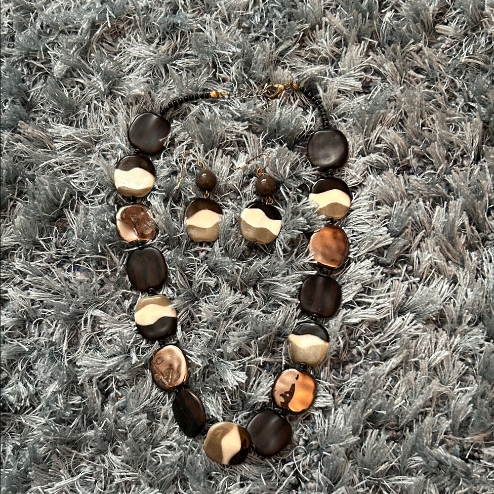 Elegant Brown and Tan Necklace Set